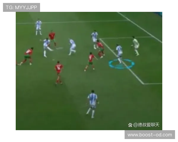 观众冲入球场干扰比赛，裁判该如何判罚？